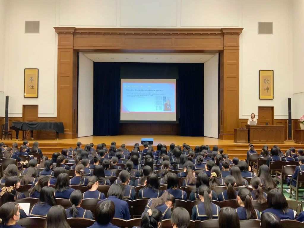 後輩の高校1年生約200名に向けてお話ししました。